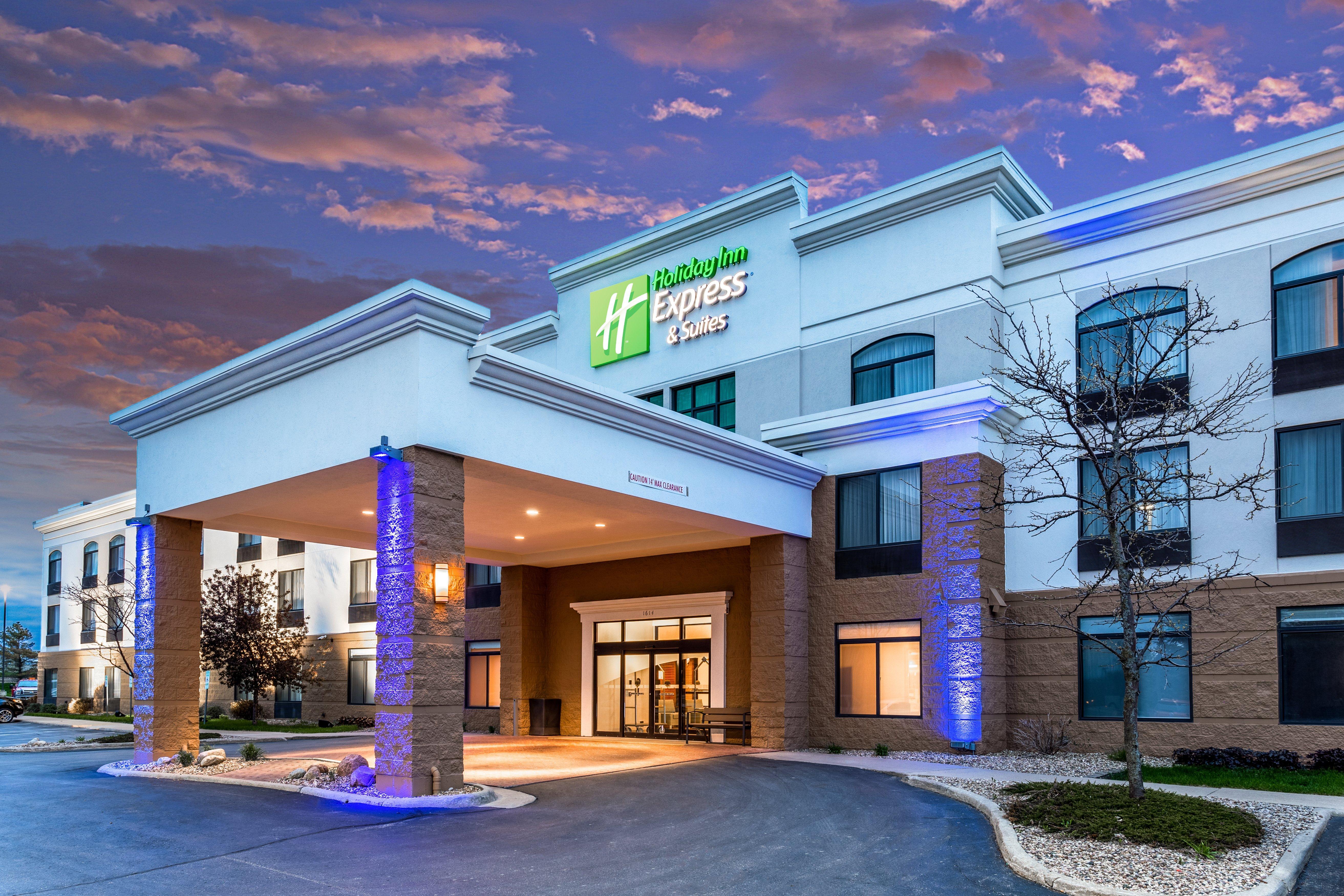 Holiday Inn Express & Suites Cedar Falls Exterior foto